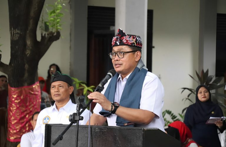 kadis disdik kab. bekasi