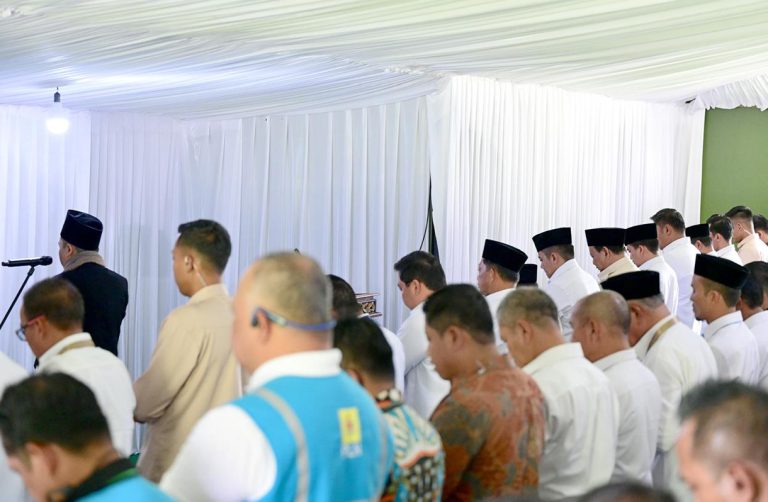 presiden-prabowo-salat-jumat-di-tenda-ibadah-peserta-retret0-28022025-143810.jpeg