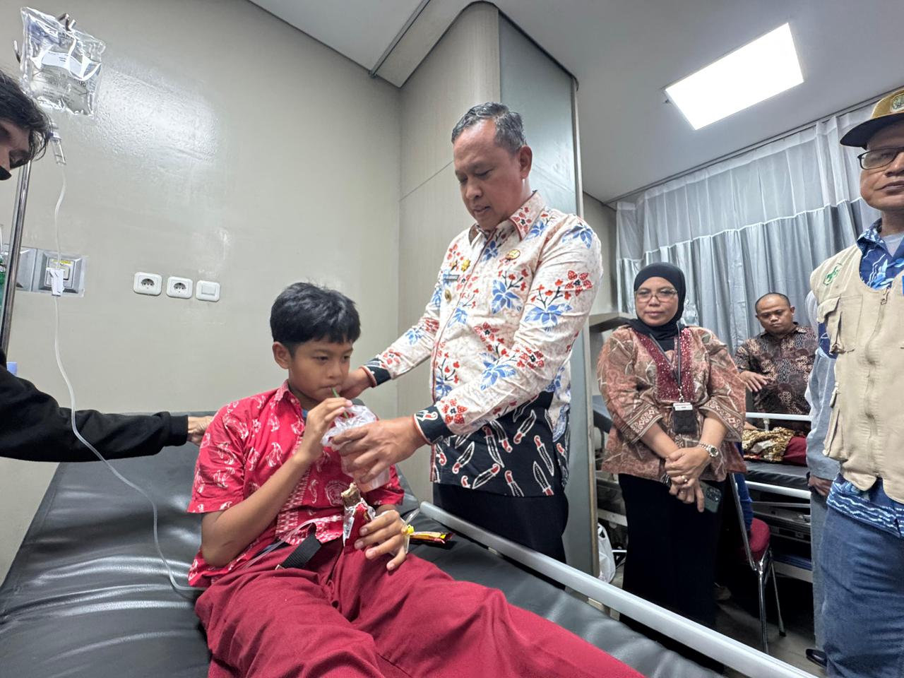 Wali Kota Bekasi Gercep Temui Korban Keracunan MBG, Pastikan Penanganan Cepat dan Evaluasi Menyeluruh