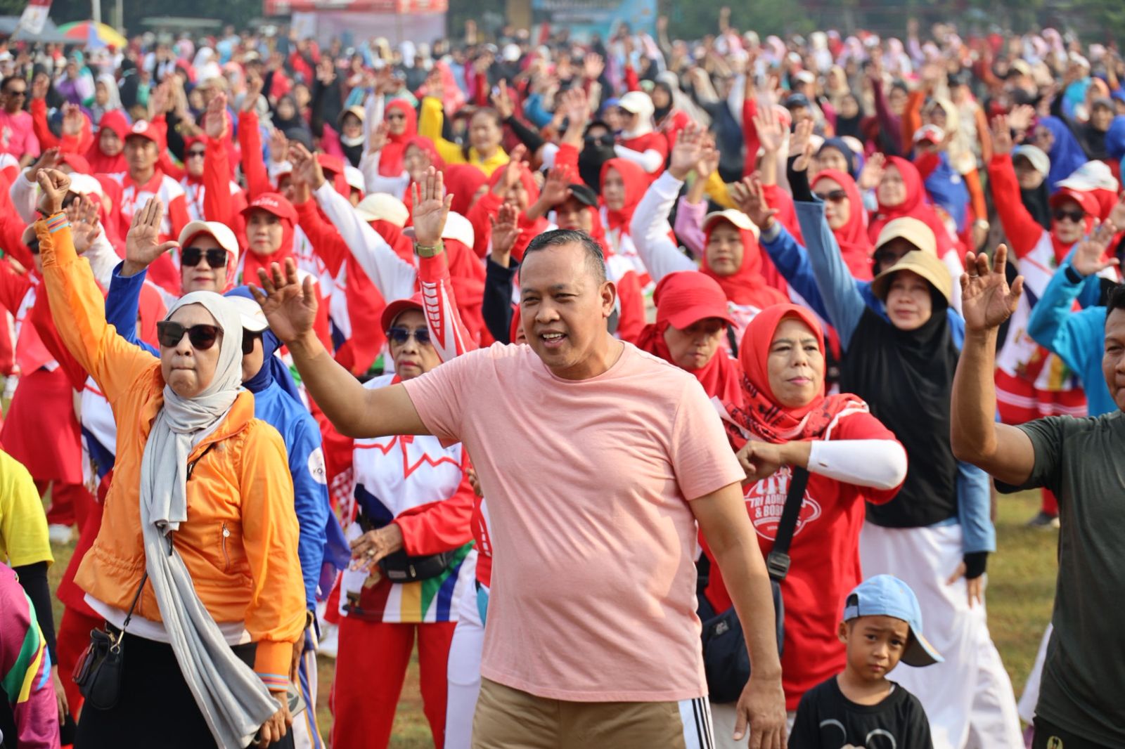 Warga Padati Festival Olahraga Rawalumbu, Tri Adhianto Ajak Warga Budayakan Bawa Tumbler Saat ini