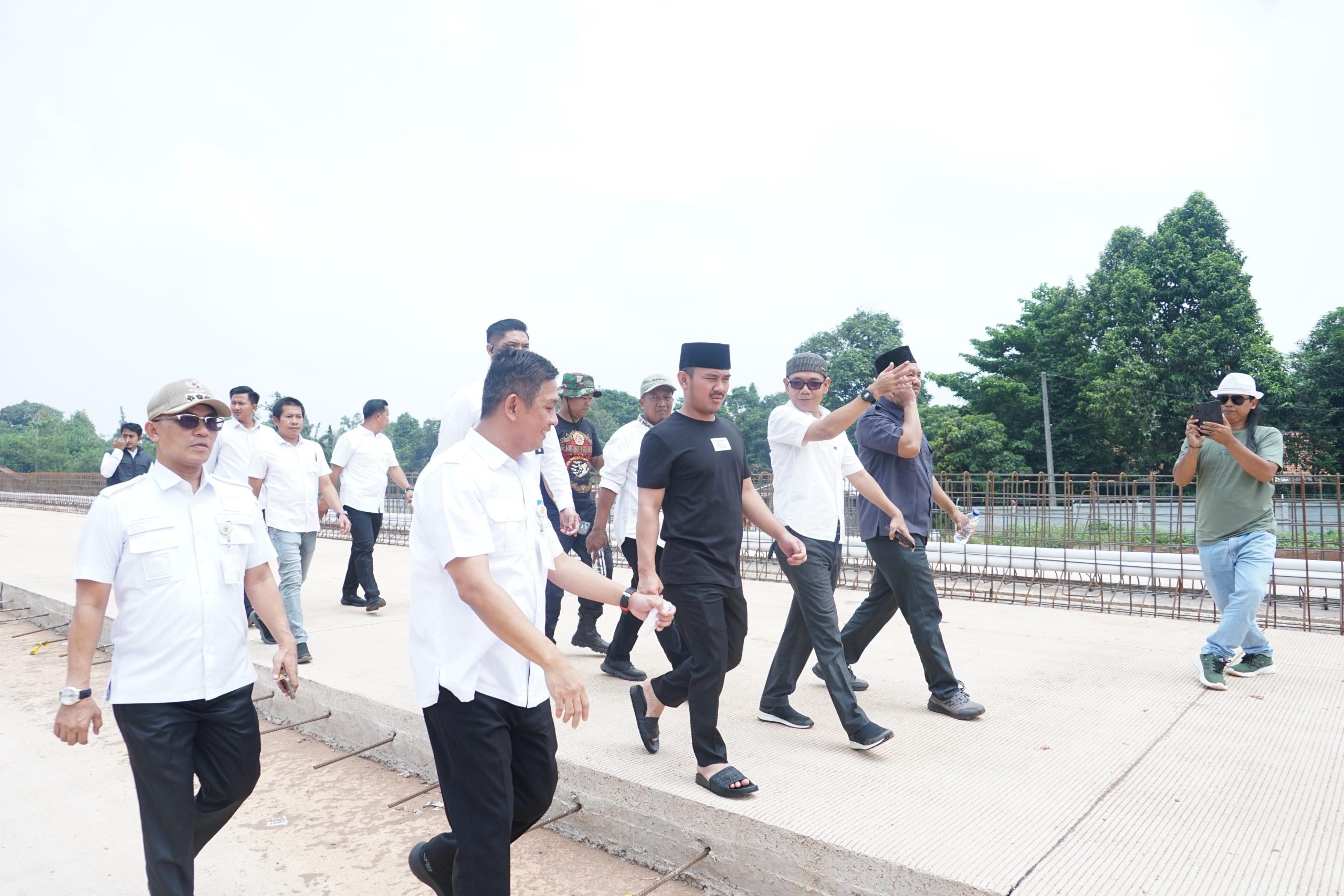 Respon Cepat Aspirasi Warga, Bupati Bekasi Usulkan Pembangunan Jembatan Tol ke PUPR