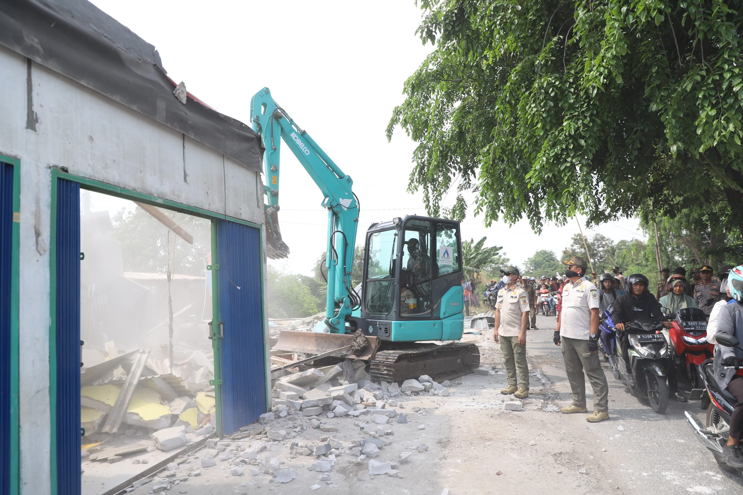 Satpol PP Tertibkan 515 Bangunan Liar di Bantaran SS Sukatani