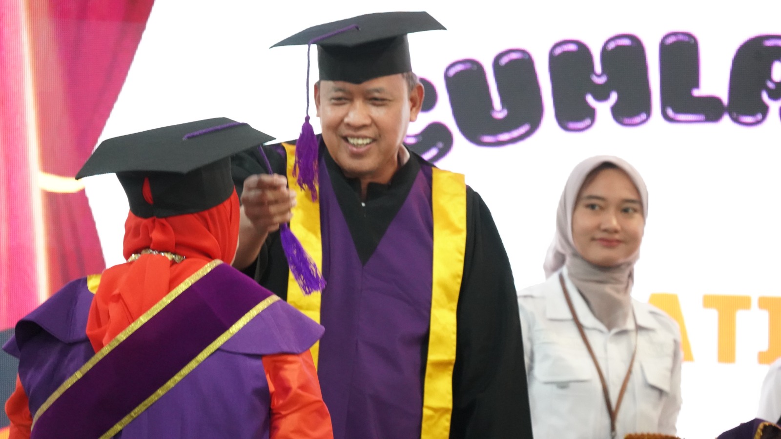 Wali Kota Bekasi Buka Acara Wisuda Lansia: “Usia Hanya Angka, Semangat Belajar Tak Mengenal Batas” Wali Kota Bekasi Buka Acara Wisuda Lansia: “Usia Hanya Angka, Semangat Belajar Tak Mengenal Batas”