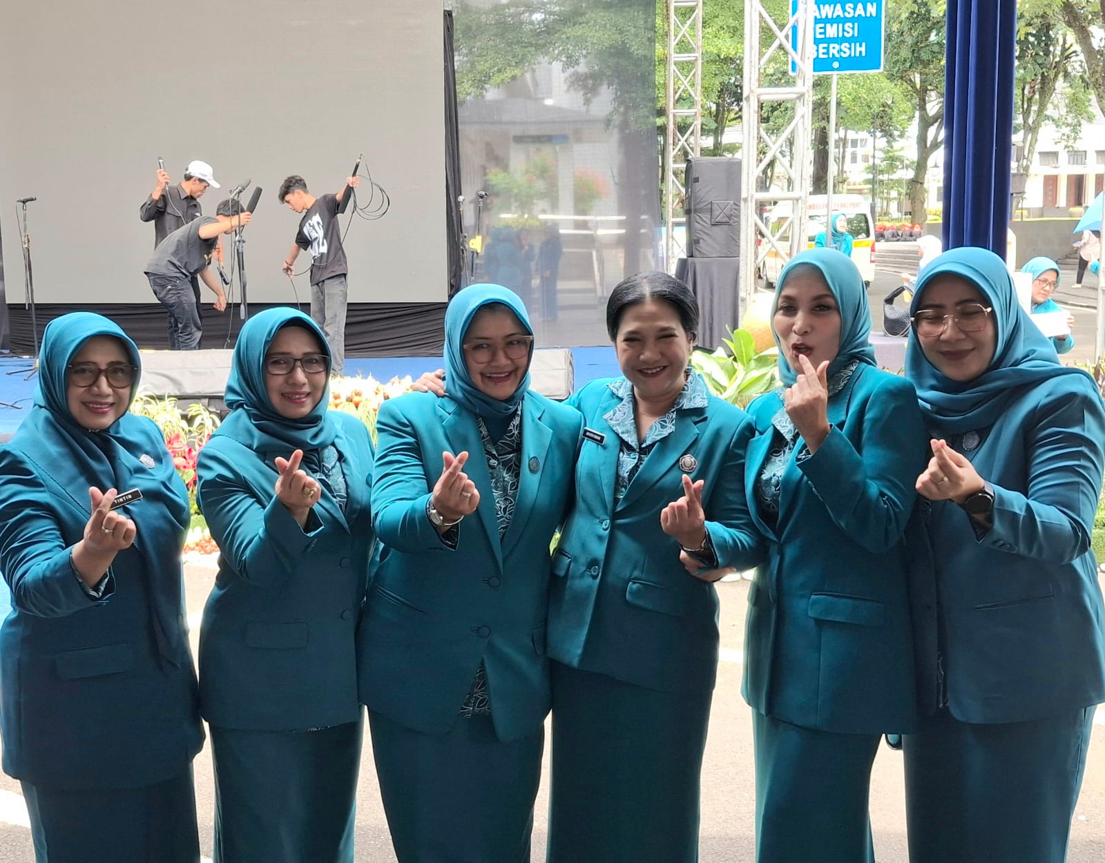 Wakil Ketua TP PKK Kota Bekasi Hadiri Puncak Peringatan HKG PKK ke-53 Tingkat Kota Bandung