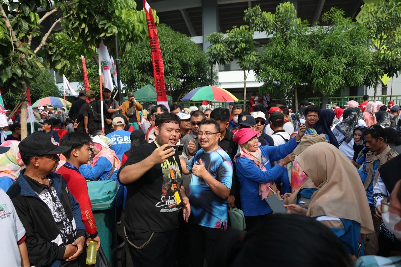 Momen Hangat Wawali Harris Bobihoe Bersama Ribuan Guru Kota Bekasi