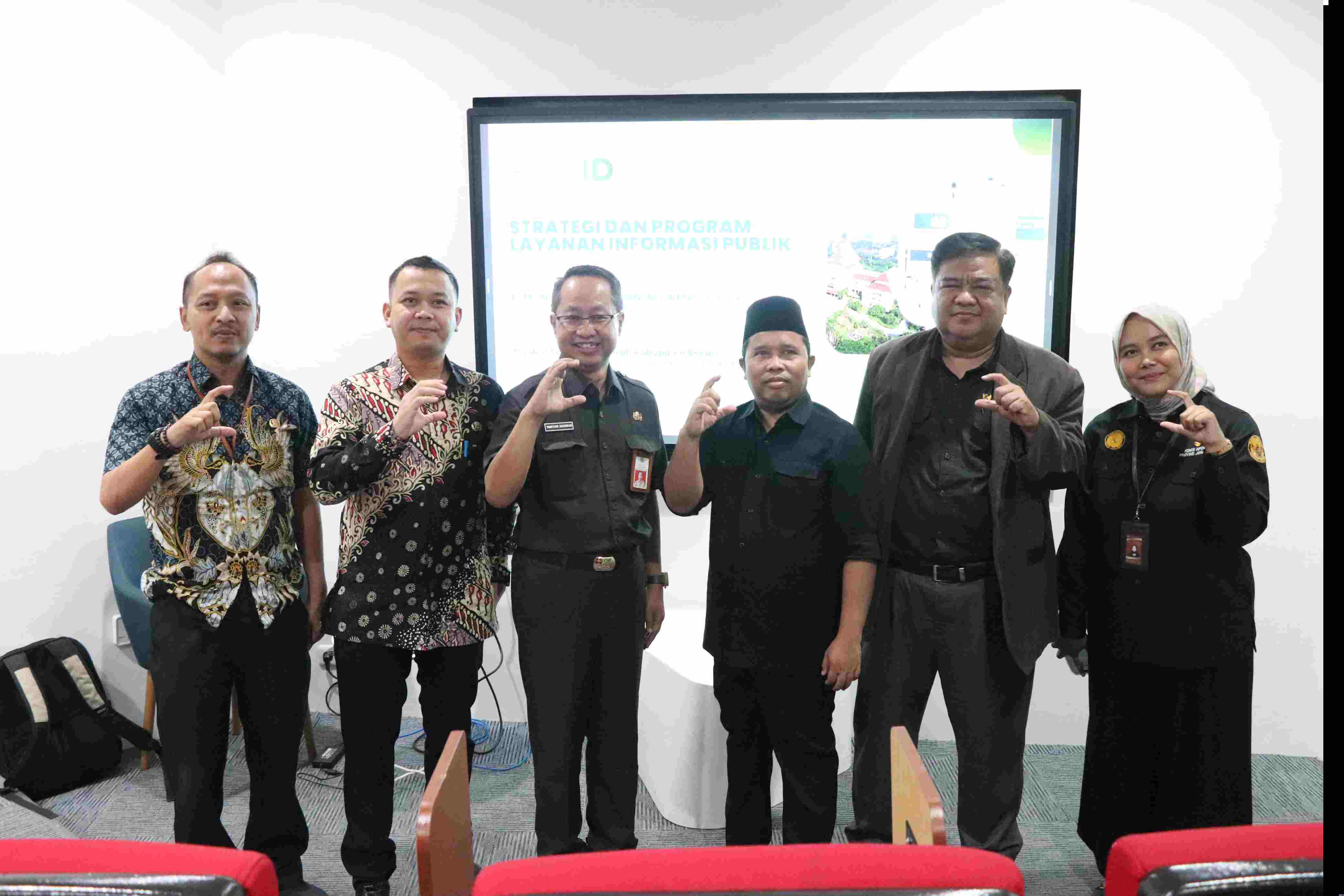 Pemkab Bekasi Komitmen Hadirkan Informasi Publik yang Cepat, Akurat dan Mudah Diakses Masyarakat Pemkab Bekasi Komitmen Hadirkan Informasi Publik yang Cepat, Akurat dan Mudah Diakses Masyarakat