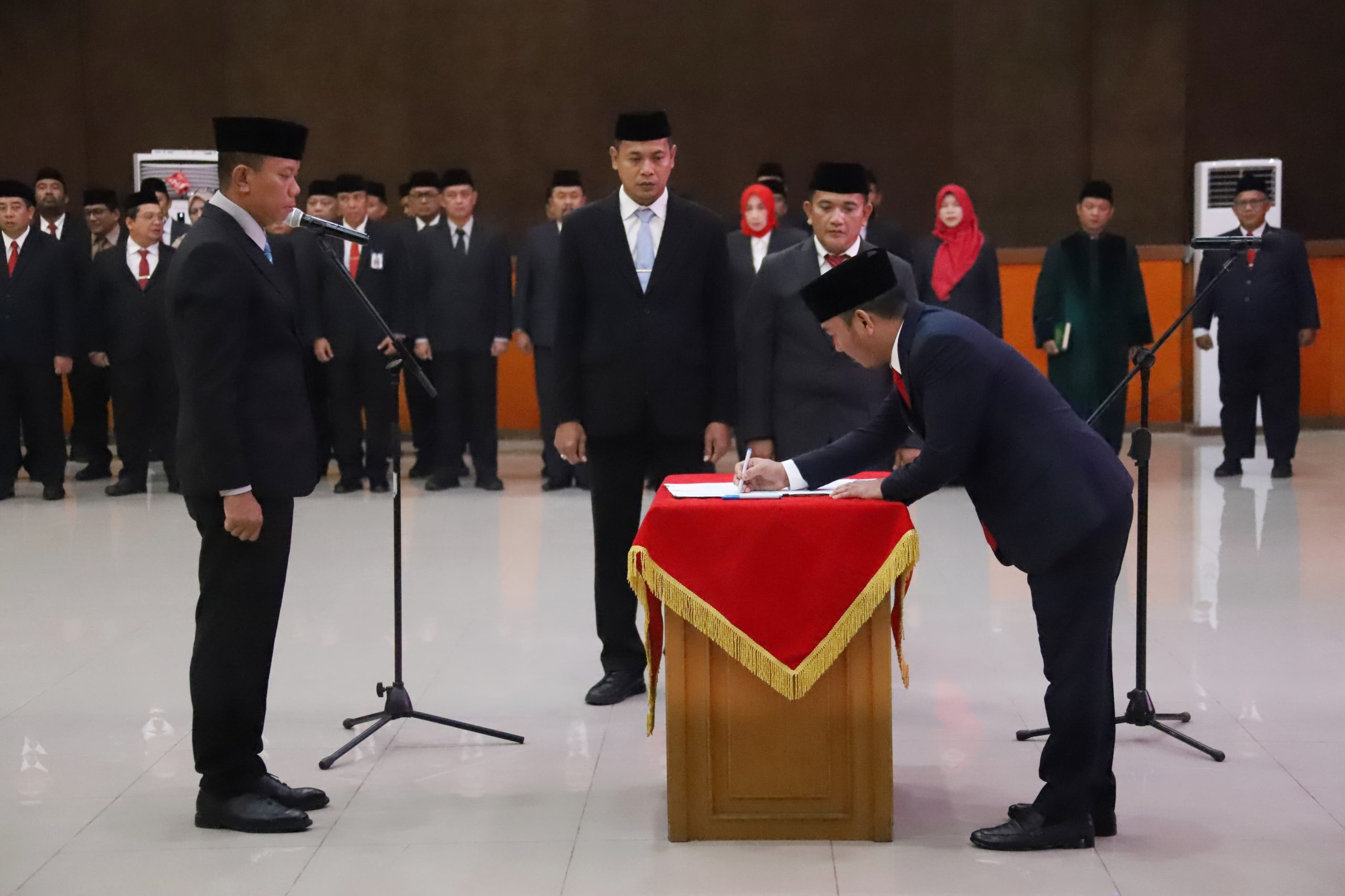 Bupati Ade Kunang Minta Sekda Baru Jadikan Birokrasi Kian Gesit