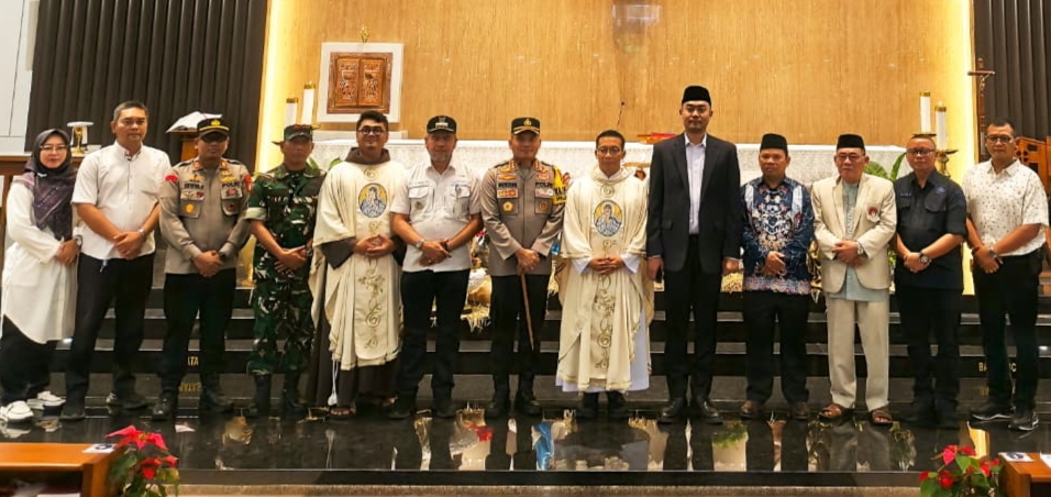 Misa Malam Natal di Kabupaten Bekasi Aman Kondusif, Stafsus Menag Kunjungi Gereja Paroki Cikarang Misa Malam Natal di Kabupaten Bekasi Aman Kondusif, Stafsus Menag Kunjungi Gereja Paroki Cikarang