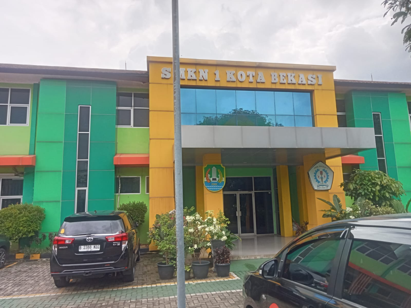 Tak Transparan Kelola Dana BOS–BOPD, Kepala SMKN 1 Kota Bekasi Dilaporkan ke Kejari