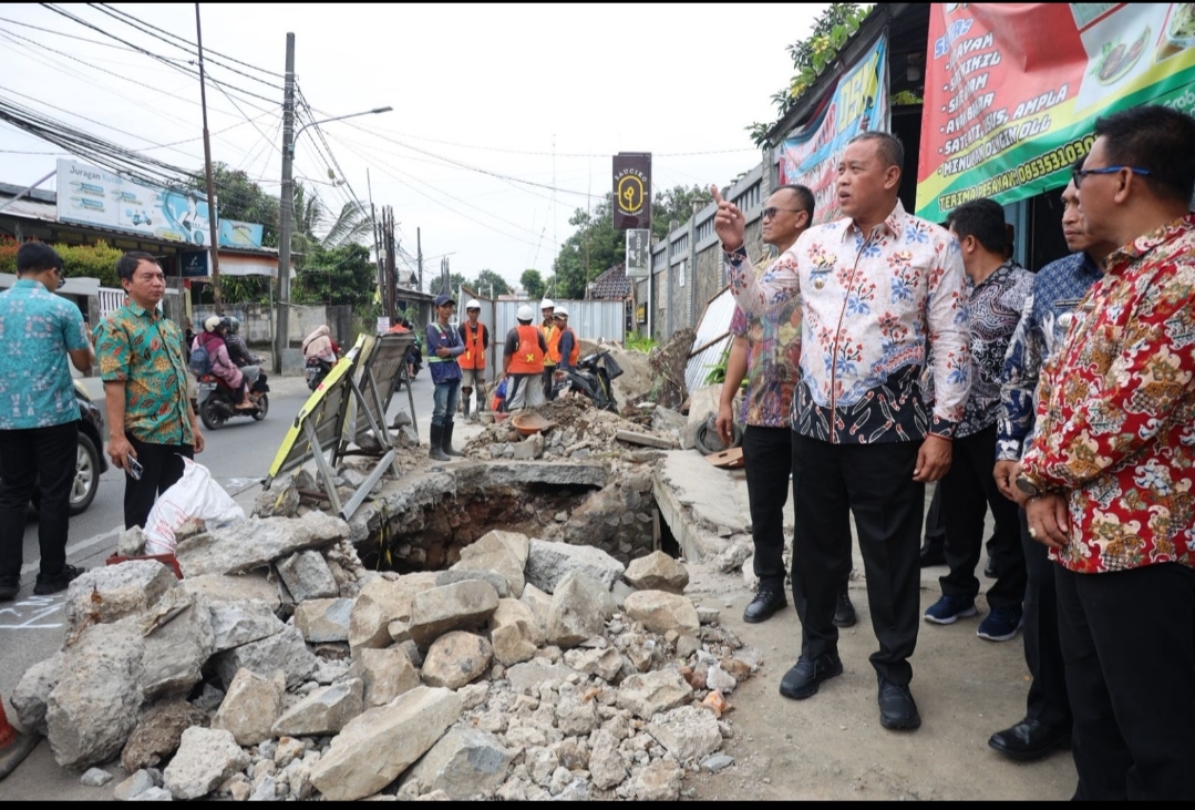 Wali Kota Bekasi Sidak Jalan Ambles di Jalan Raya Cikunir, Pastikan Proses Perbaikan Berjalan