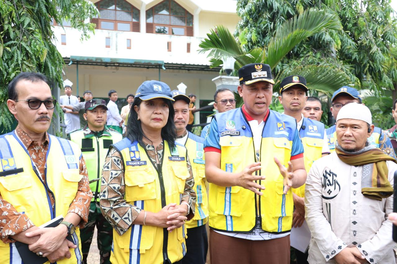 Wali Kota Bekasi Dengan Wakil Menteri PU Tinjau Lokasi Banjir, Bersinergi Bersama Menyiapkan Langkah Penanganan Terpadu