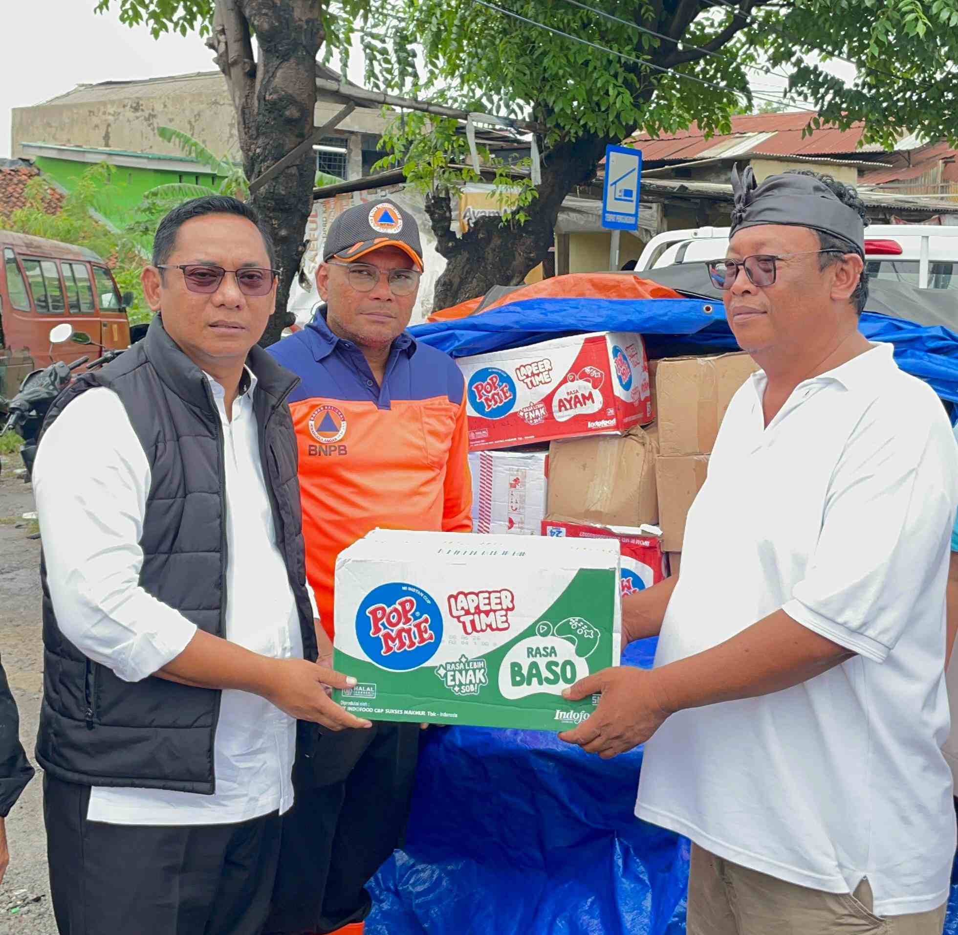 Intensitas Hujan Tinggi, Plt Bupati Bekasi Tinjau Lokasi Banjir dan Salurkan Bantuan untuk Warga