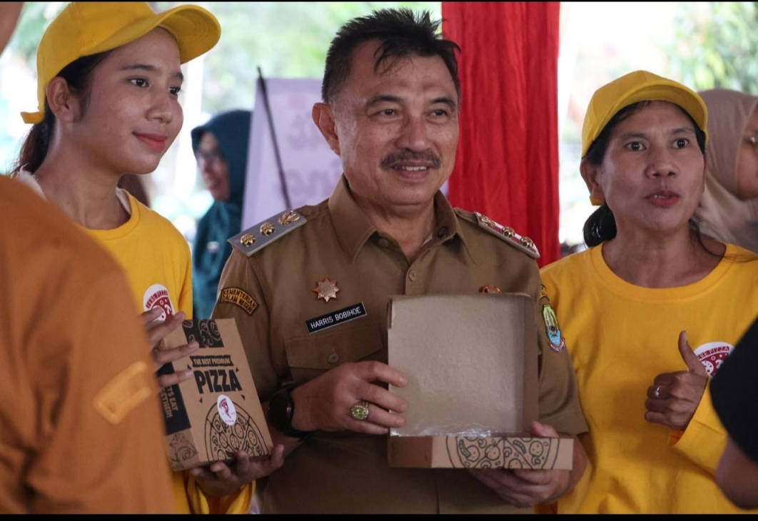 Aksi Wawali Harris Bobihoe Borong Takjil UMKM Dorong Pertumbuhan Ekonomi Kerakyatan
