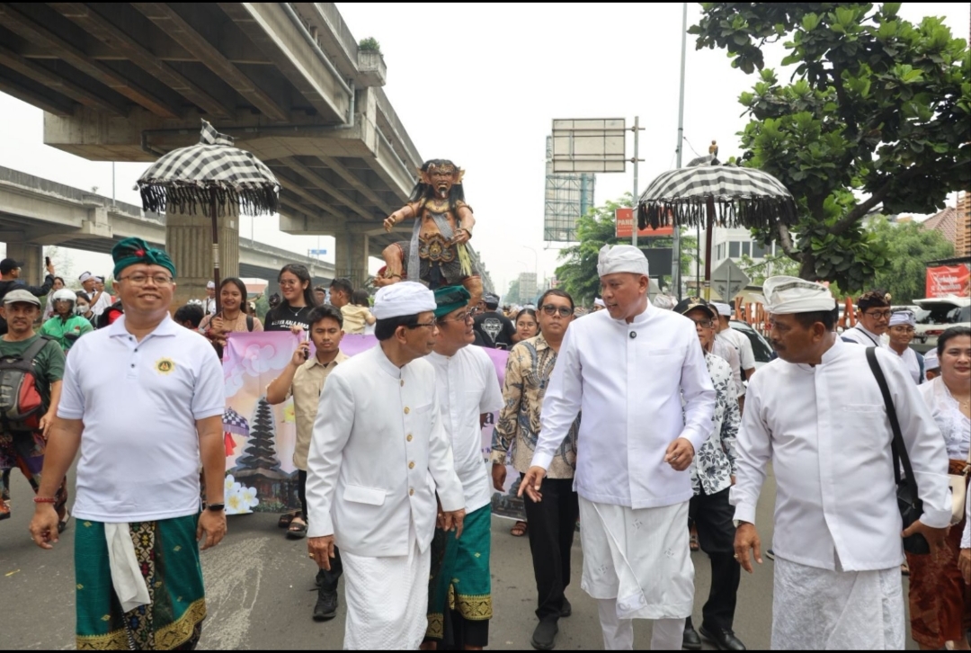 Pawai Ogoh-Ogoh Meriah, Tri Adhianto Gaungkan Harmoni di Nyepi Bekasi Pawai Ogoh-Ogoh Meriah, Tri Adhianto Gaungkan Harmoni di Nyepi Bekasi