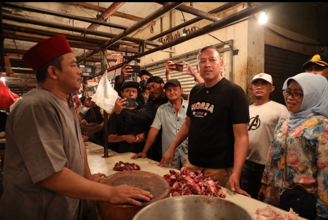 Wali Kota Bekasi Tinjau Pasokan Daging di Pasar Baru, Pemkot Lakukan Koordinasi Atasi Kelangkaan Jelang Lebaran Wali Kota Bekasi Tinjau Pasokan Daging di Pasar Baru, Pemkot Lakukan Koordinasi Atasi Kelangkaan Jelang Lebaran