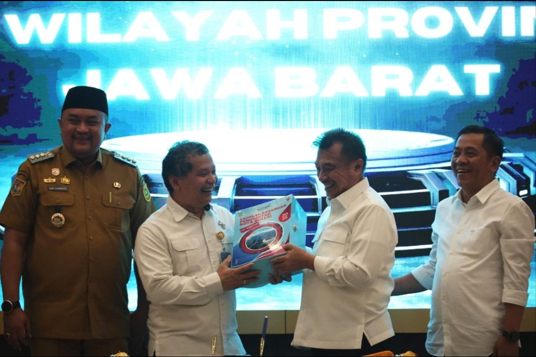 Pemkot Bekasi Serahkan Laporan Keuangan Ke BPK Provinsi Jabar, Wawali Harris Bobihoe Berharap WTP Dapat Diraih Kembali Pemkot Bekasi Serahkan Laporan Keuangan Ke BPK Provinsi Jabar, Wawali Harris Bobihoe Berharap WTP Dapat Diraih Kembali