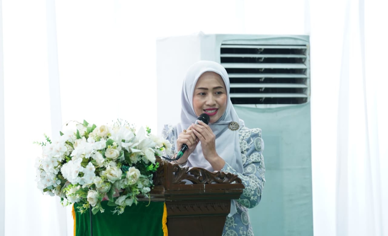 Nia Asep Surya Atmaja : Perempuan Madrasah Pertama bagi Anak