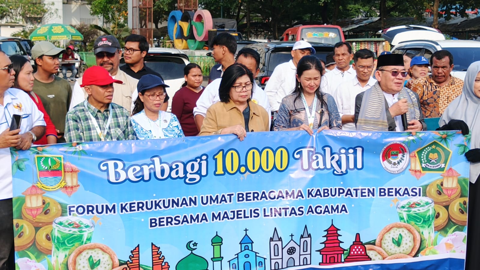 FKUB Kabupaten Bekasi Tebar 10.000 Takjil di Kawasan Stadion Wibawamukti FKUB Kabupaten Bekasi Tebar 10.000 Takjil di Kawasan Stadion Wibawamukti