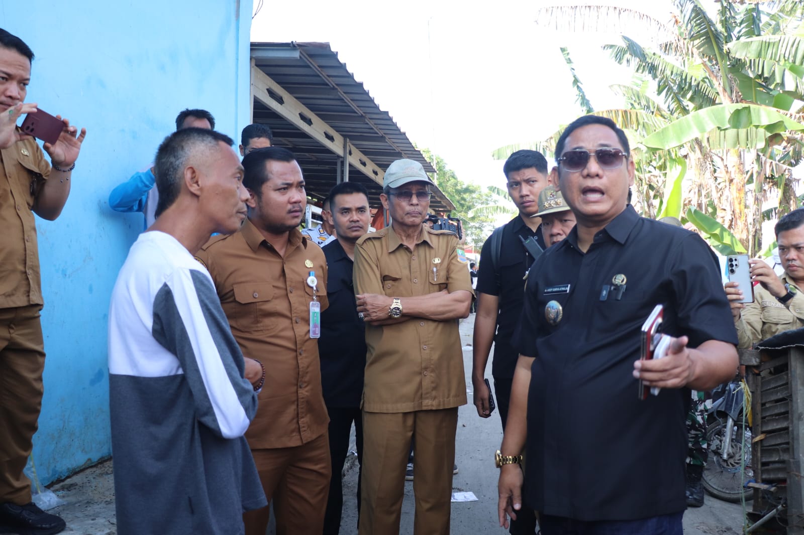 Respon Cepat Aduan Warga, Plt Bupati Bekasi Tutup TPS Ilegal di Tambun Utara