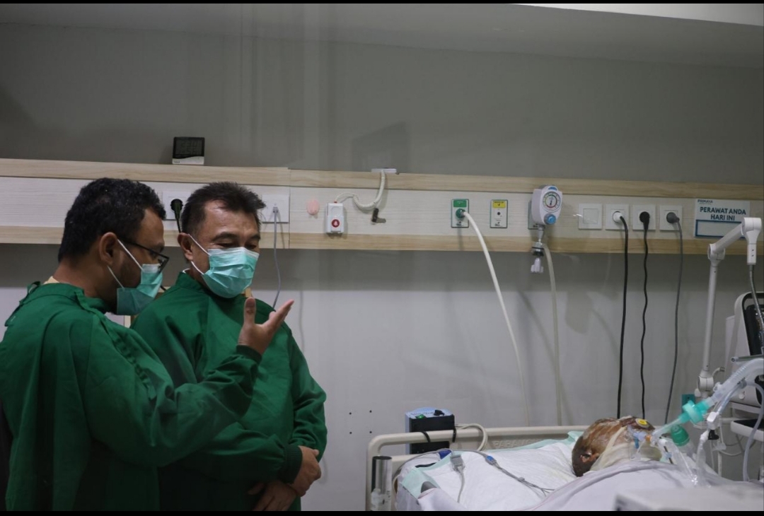 Wawali Harris Bobihoe Kembali Menjenguk Korban Ledakan Cimuning Wawali Harris Bobihoe Kembali Menjenguk Korban Ledakan Cimuning