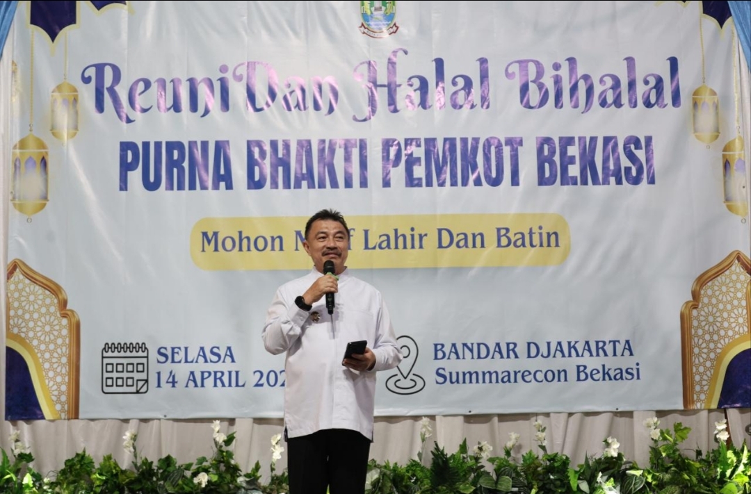 Wawali Harris Bobihoe Akrab Dan Benyanyi Bersama Para Pensiunan Pemkot Bekasi