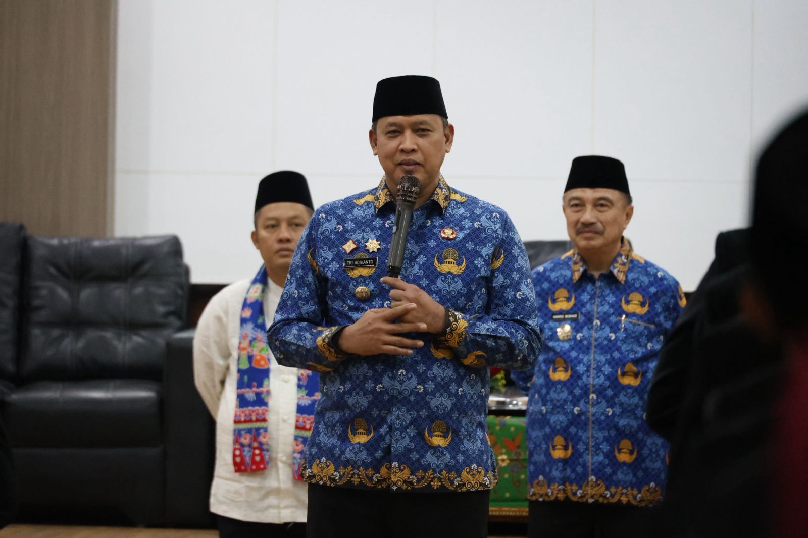 Gowes dari Rumah, Walikota Bekasi Hadiri Penyerahan SK Kepala Sekolah