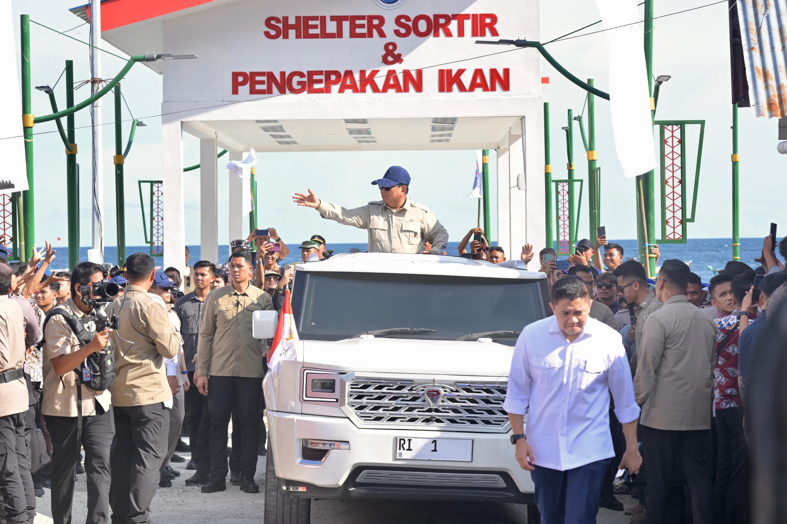 Presiden Prabowo Tinjau Shelter Sortir dan Pengepakan Ikan Kampung Nelayan Merah Putih di Gorontalo