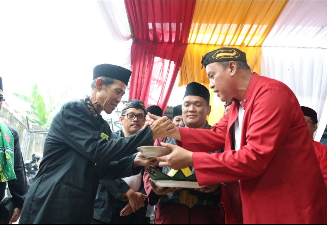 Wali Kota Bekasi Hadiri Tradisi Sedekah Bumi di Jatimurni