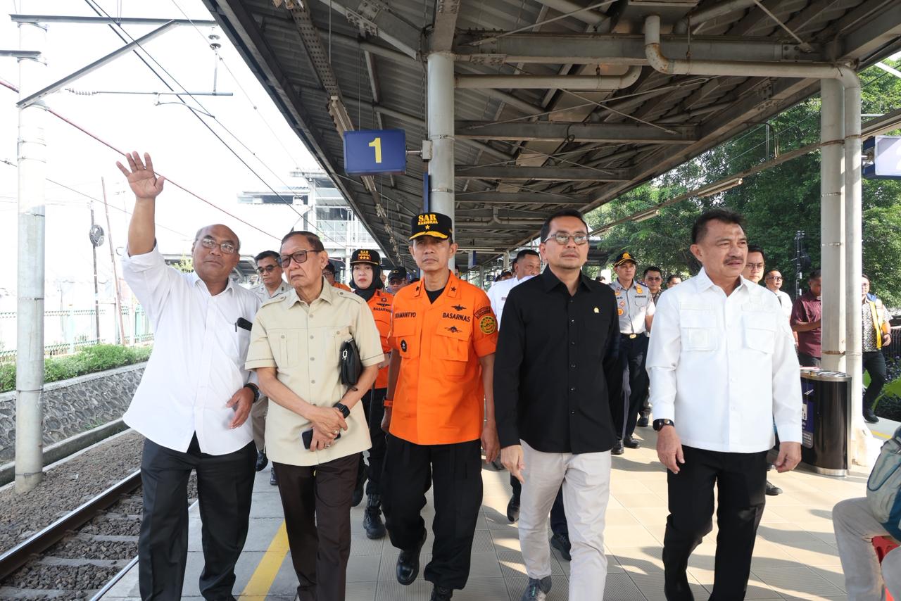 Plh Wali Kota Bekasi dan Komisi V DPR RI Tinjau Infrastruktur Stasiun Bekasi Timur dan Proyek Flyover Bulak Kapal