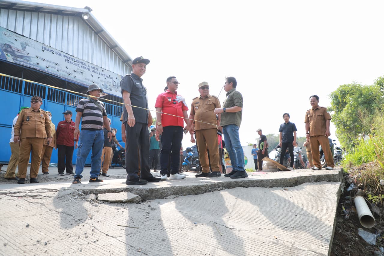 Pemkab Bekasi Pastikan Tiga Titik Jalan Amblas di Jalur CBL Ditangani Tahun 2026 Pemkab Bekasi Pastikan Tiga Titik Jalan Amblas di Jalur CBL Ditangani Tahun 2026