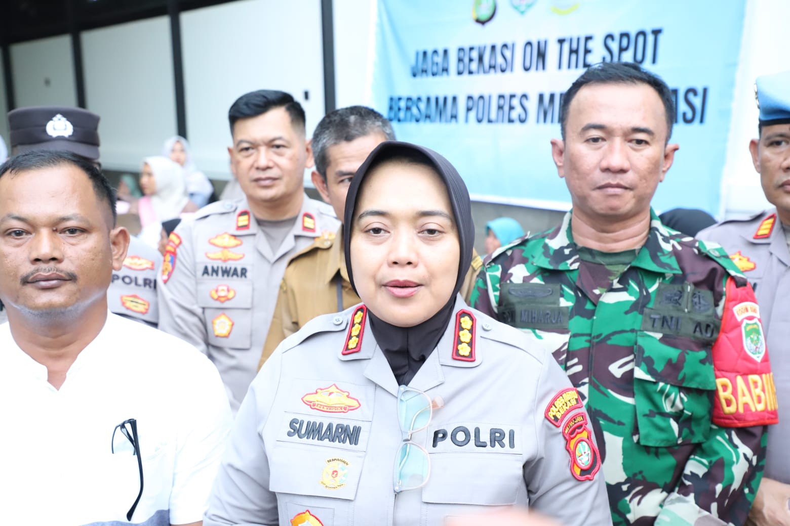Jaga Bekasi On The Spot, Polres Metro Bekasi Perkuat Kamtibmas dan Dorong UMKM Warga Sukabungah