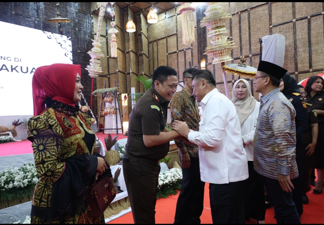 Plh. Wali Kota Bekasi Harris Bobihoe Hadiri Pisah Sambut Kajati Jabar Pakuan Bandung