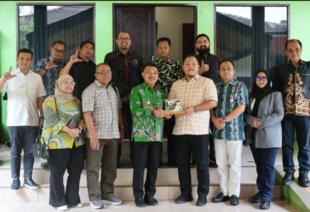 Terima Kunjungan DPRD Kota Banjarbaru Plh Wali Kota Harris Bobihoe Bahas Peningkatan PAD