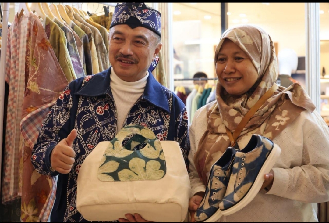 Di Ajang Sunda Karya Fest 2026 Kota Bekasi Raih Predikat Fashion Terkini Anugerah Fashion Show PKJB 2026 Se-Jawa Barat