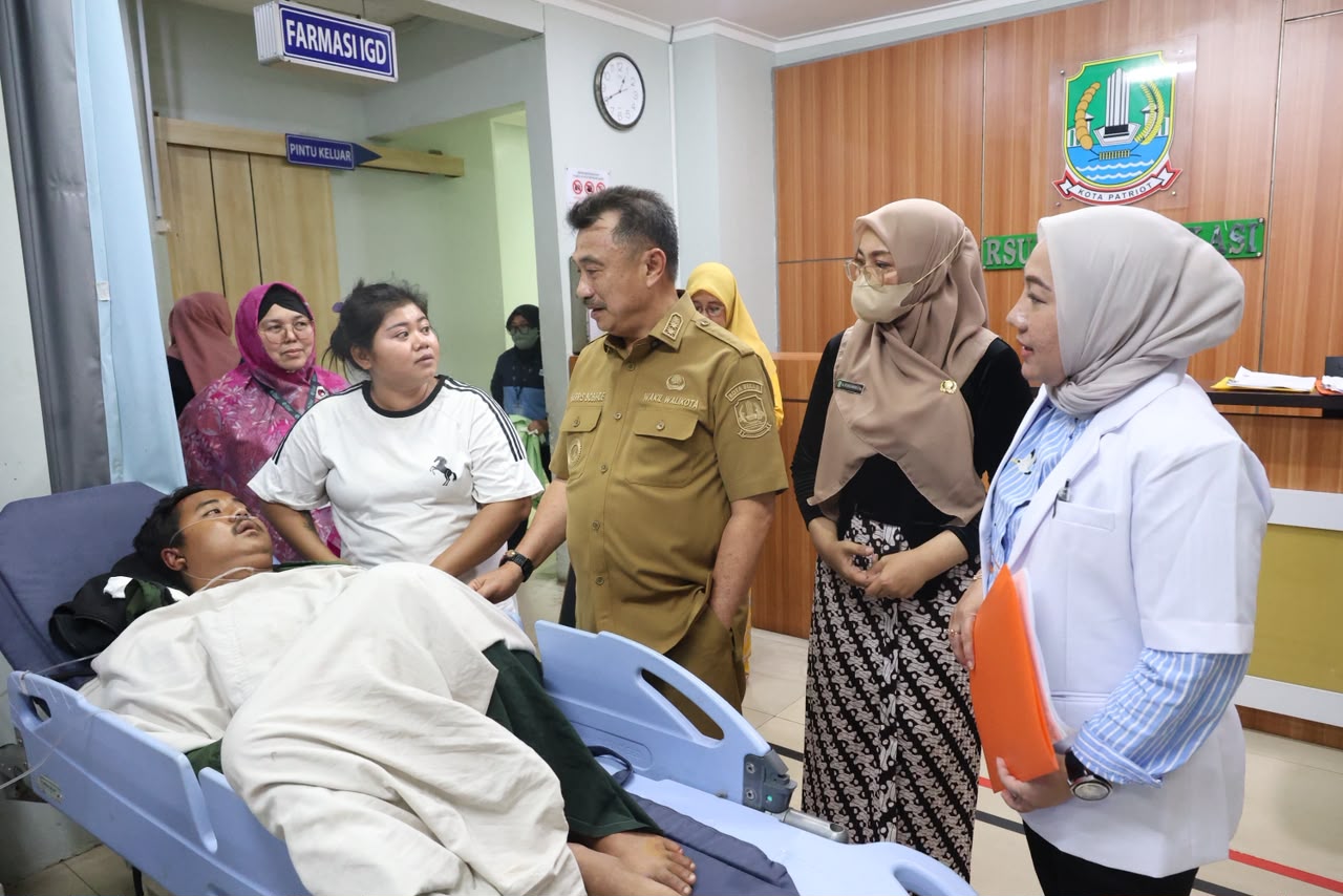 Wakil Wali Kota Bekasi Jenguk Korban Kecelakaan Cut Mutia, Pemkot Bekasi pastikan korban mendapatkan perawatan dan santunan