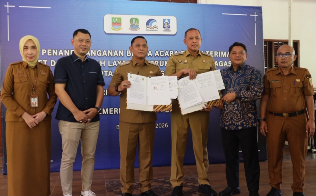 Tirta Patriot Resmi Kelola Seluruh Layanan Air Minum di Kota Bekasi, Wali Kota dan Plt. Bupati Bekasi Sepakat Utamakan Pelayanan Warga Tirta Patriot Resmi Kelola Seluruh Layanan Air Minum di Kota Bekasi, Wali Kota dan Plt. Bupati Bekasi Sepakat Utamakan Pelayanan Warga