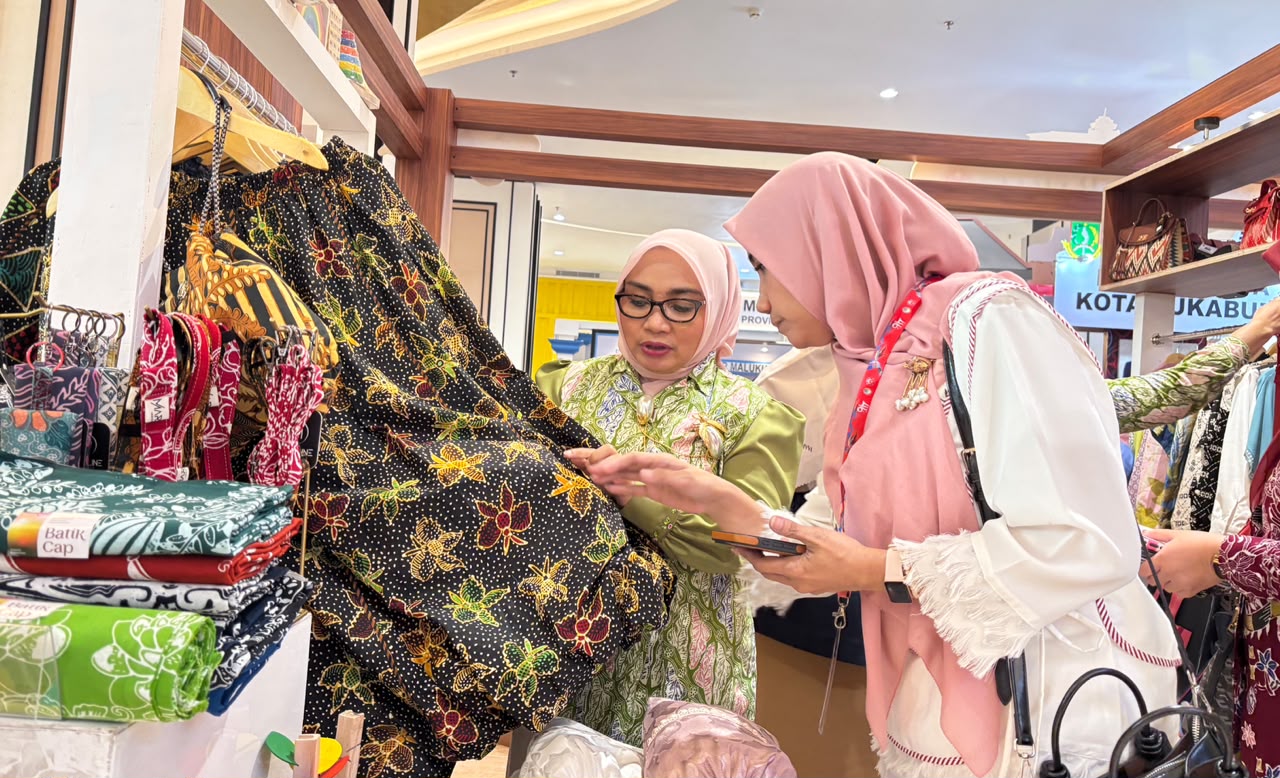 Ketua Dekranasda Kota Bekasi Hadiri Puncak HUT ke-46 Dekranas, Dorong UMKM Bekasi Tembus Pasar Nasional Ketua Dekranasda Kota Bekasi Hadiri Puncak HUT ke-46 Dekranas, Dorong UMKM Bekasi Tembus Pasar Nasional