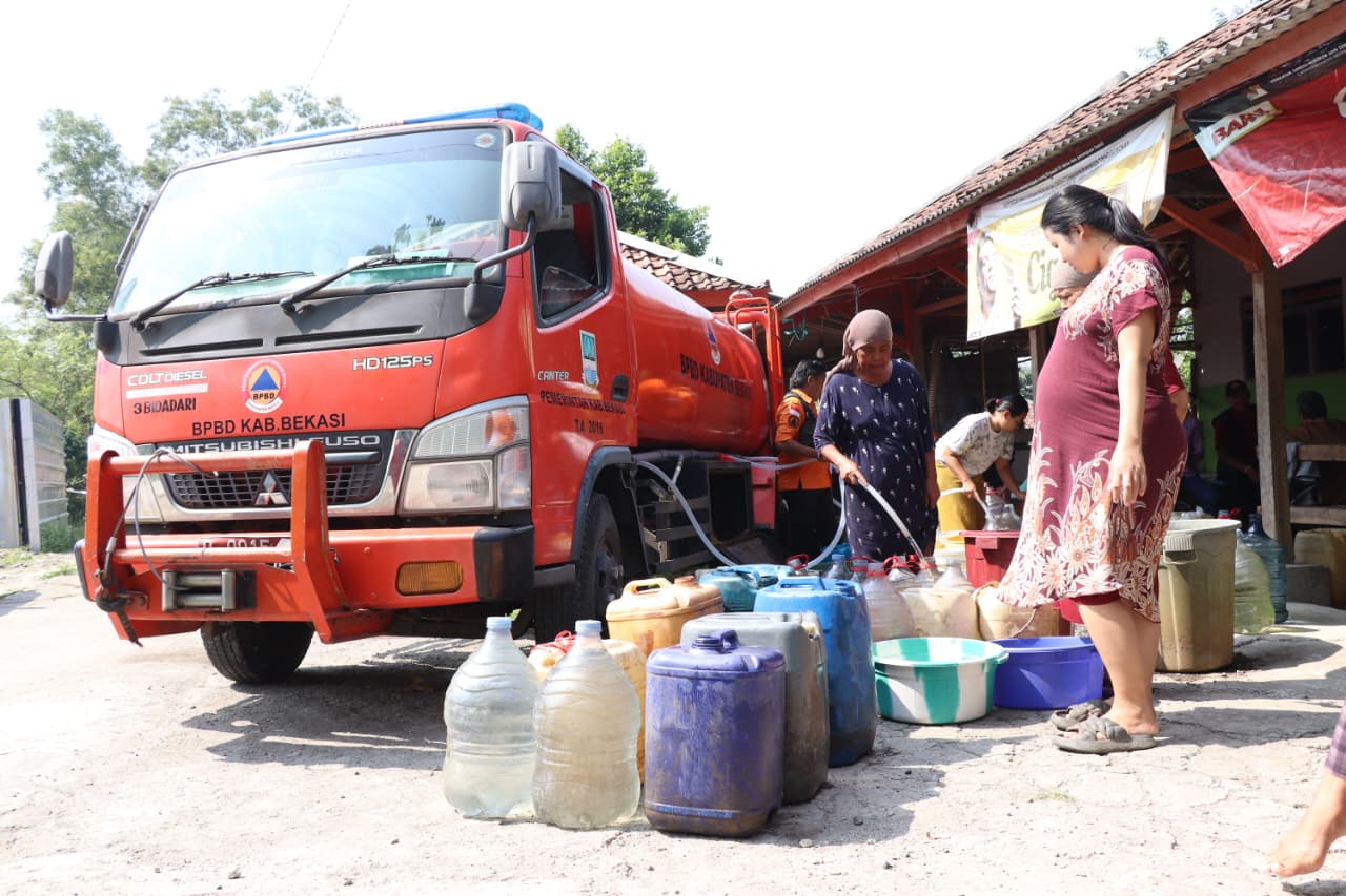 BPBD Kabupaten Bekasi : 904.000 Liter Air Bersih Sudah Didistribusikan untuk Warga di 9 Desa BPBD Kabupaten Bekasi : 904.000 Liter Air Bersih Sudah Didistribusikan untuk Warga di 9 Desa