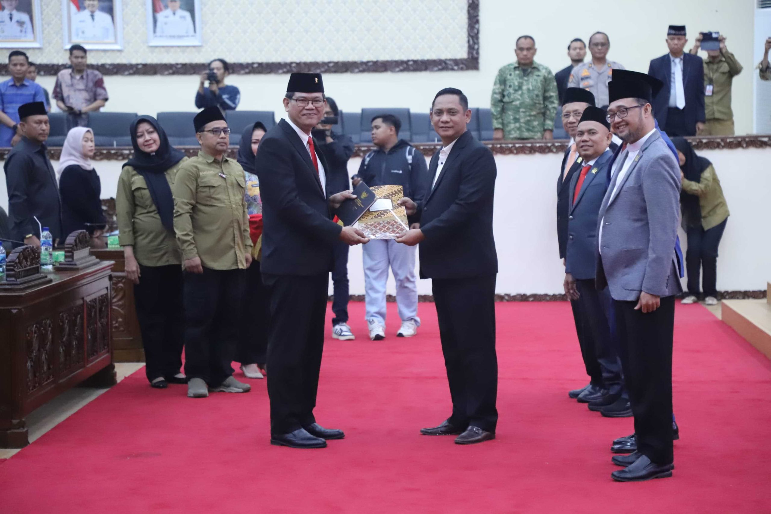 PAW DPRD Kabupaten Bekasi, Ferry Farluhutan Sirait dari PDI Perjuangan Resmi Dilantik Gantikan Soleman PAW DPRD Kabupaten Bekasi, Ferry Farluhutan Sirait dari PDI Perjuangan Resmi Dilantik Gantikan Soleman